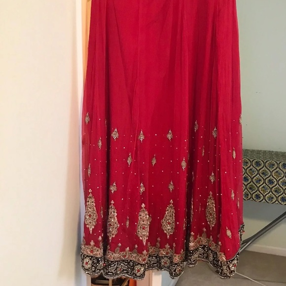 Pakistani Indian traditional bridal lenhga - Picture 3 of 8